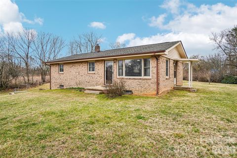 277 Powell Street Hendersonville NC 28792