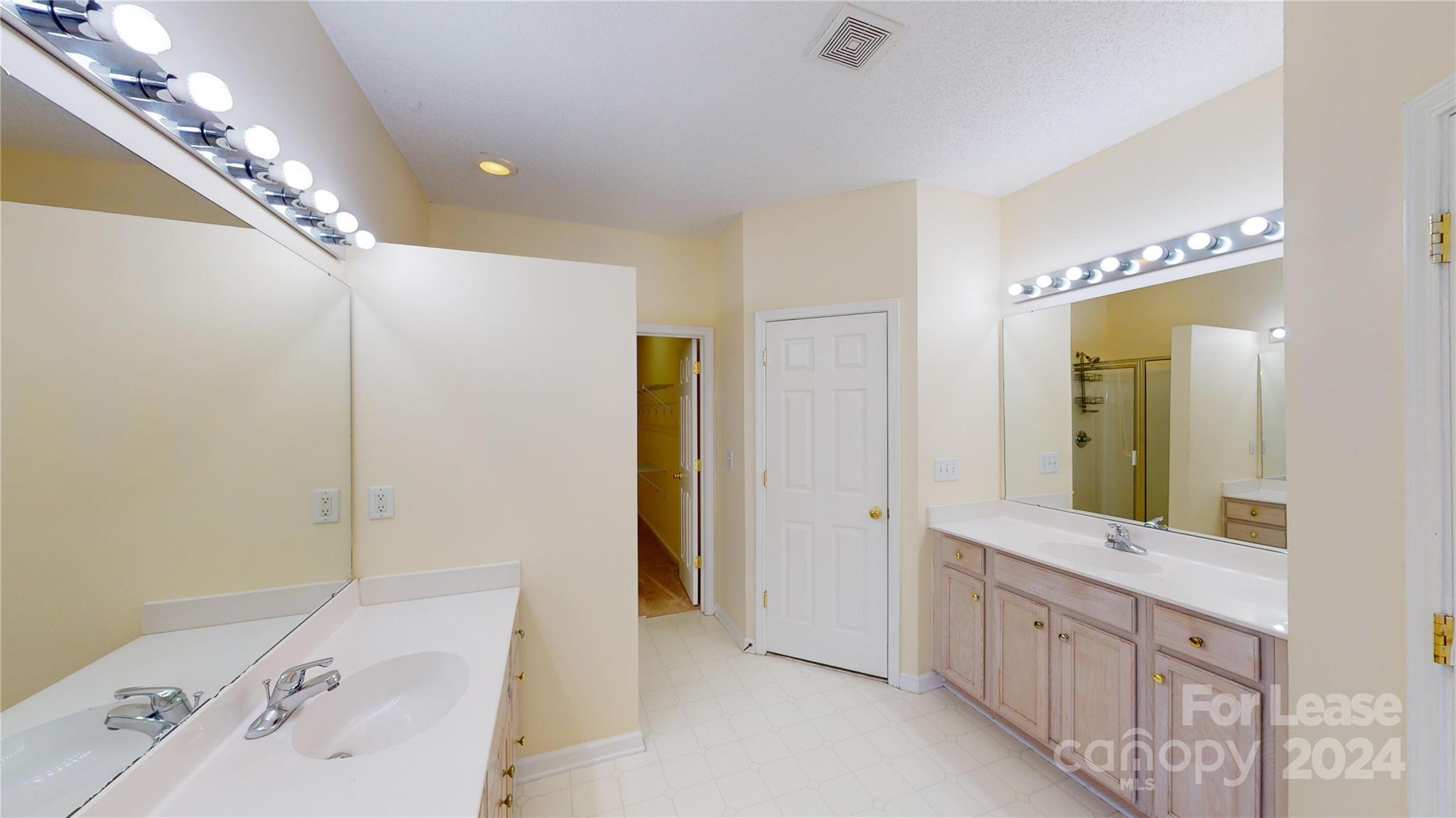 Steelechase - Residential Lease