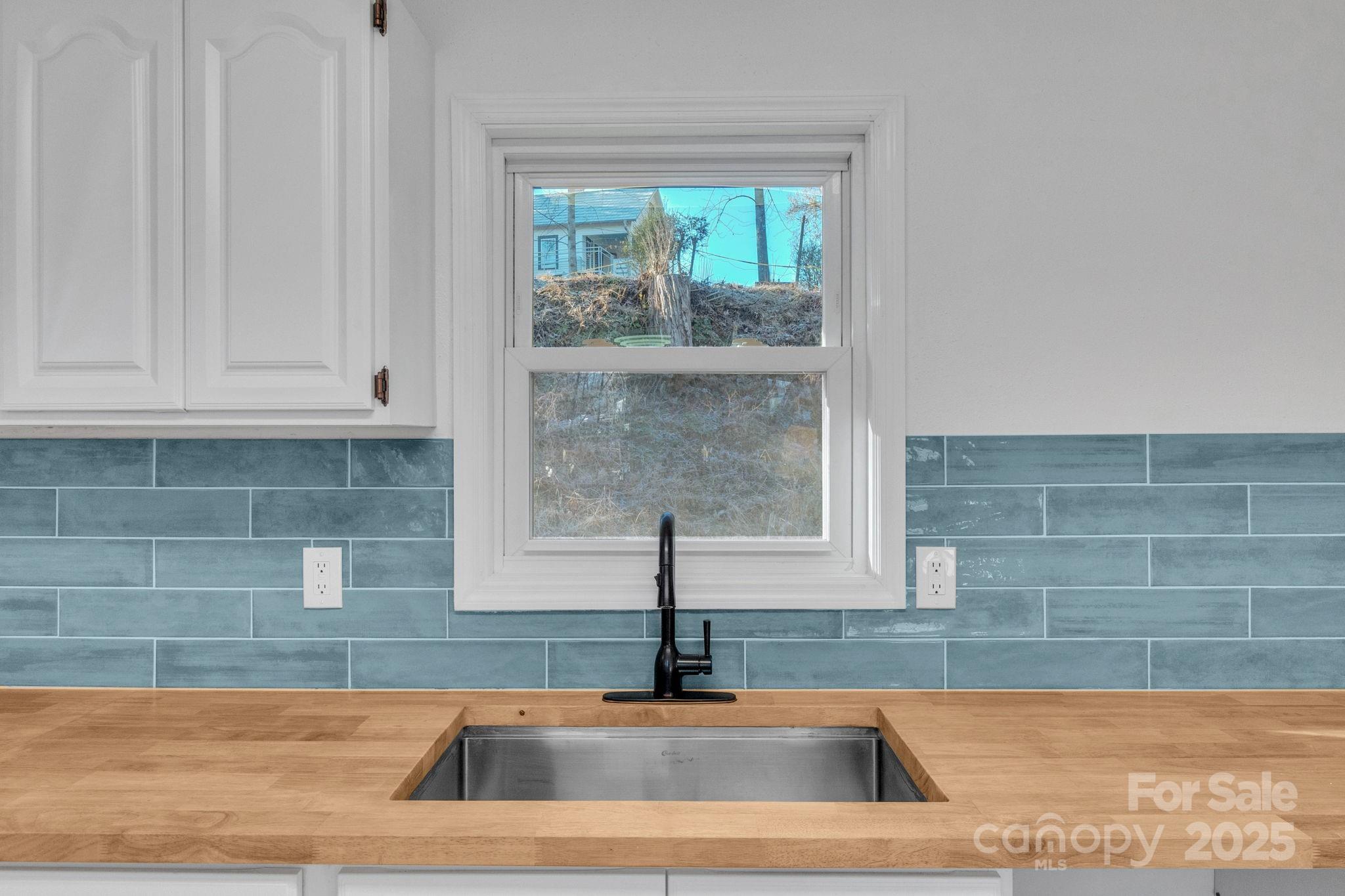 49 E Livingston Street