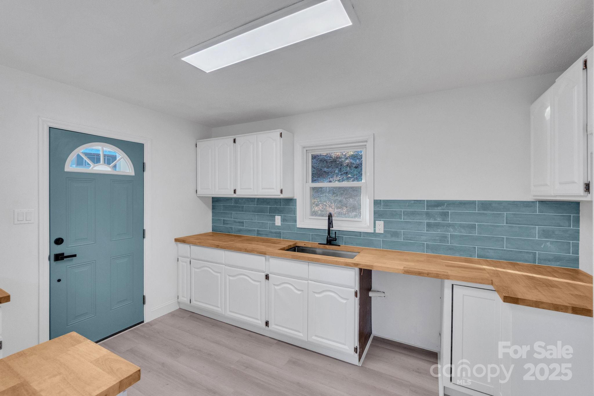 49 E Livingston Street