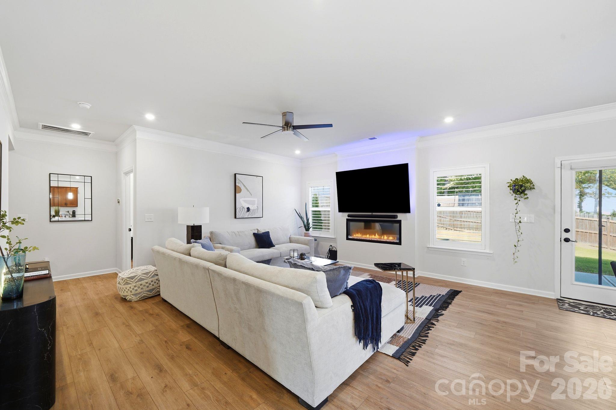 6109 Sunspear Lane