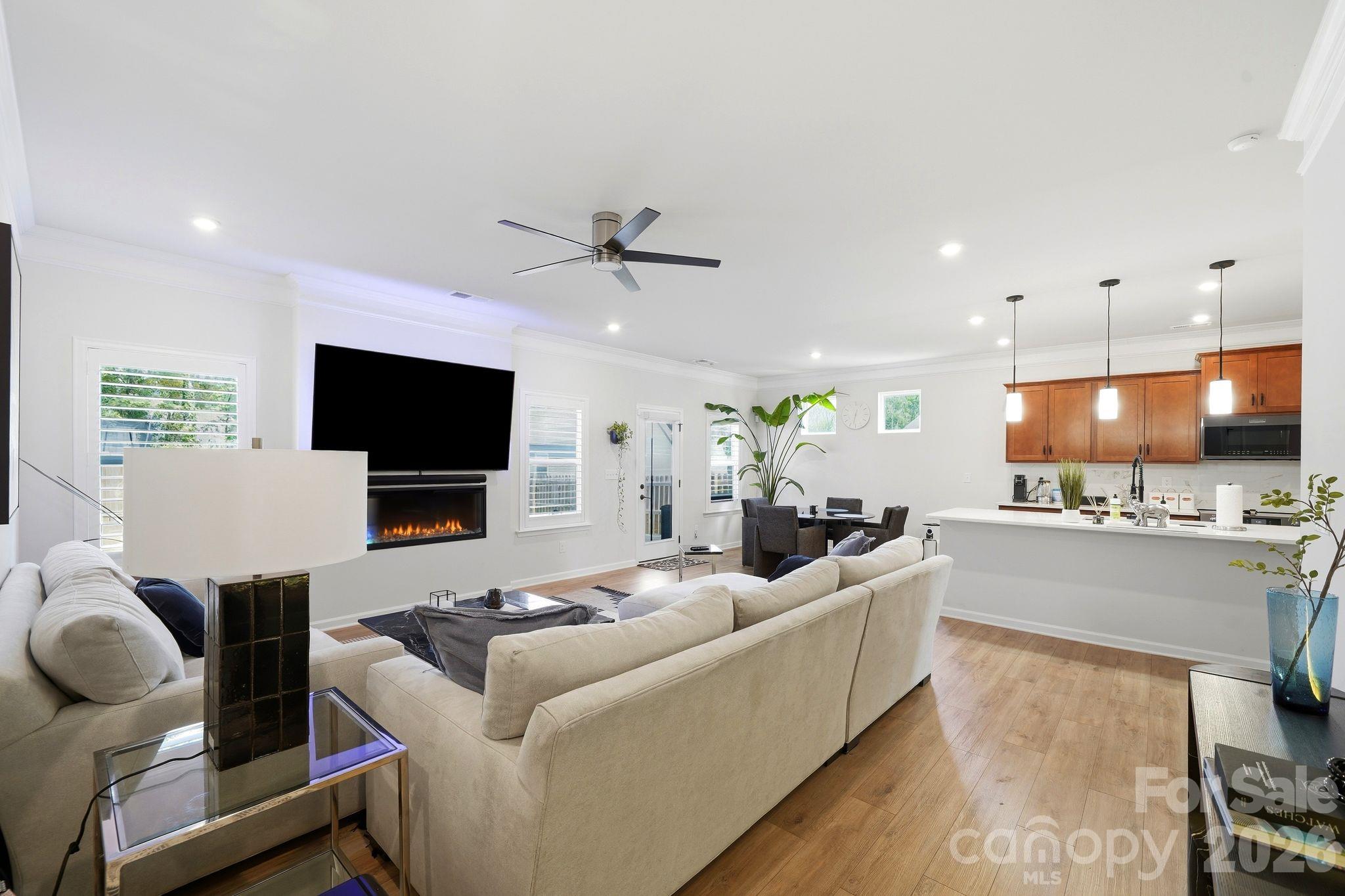 6109 Sunspear Lane