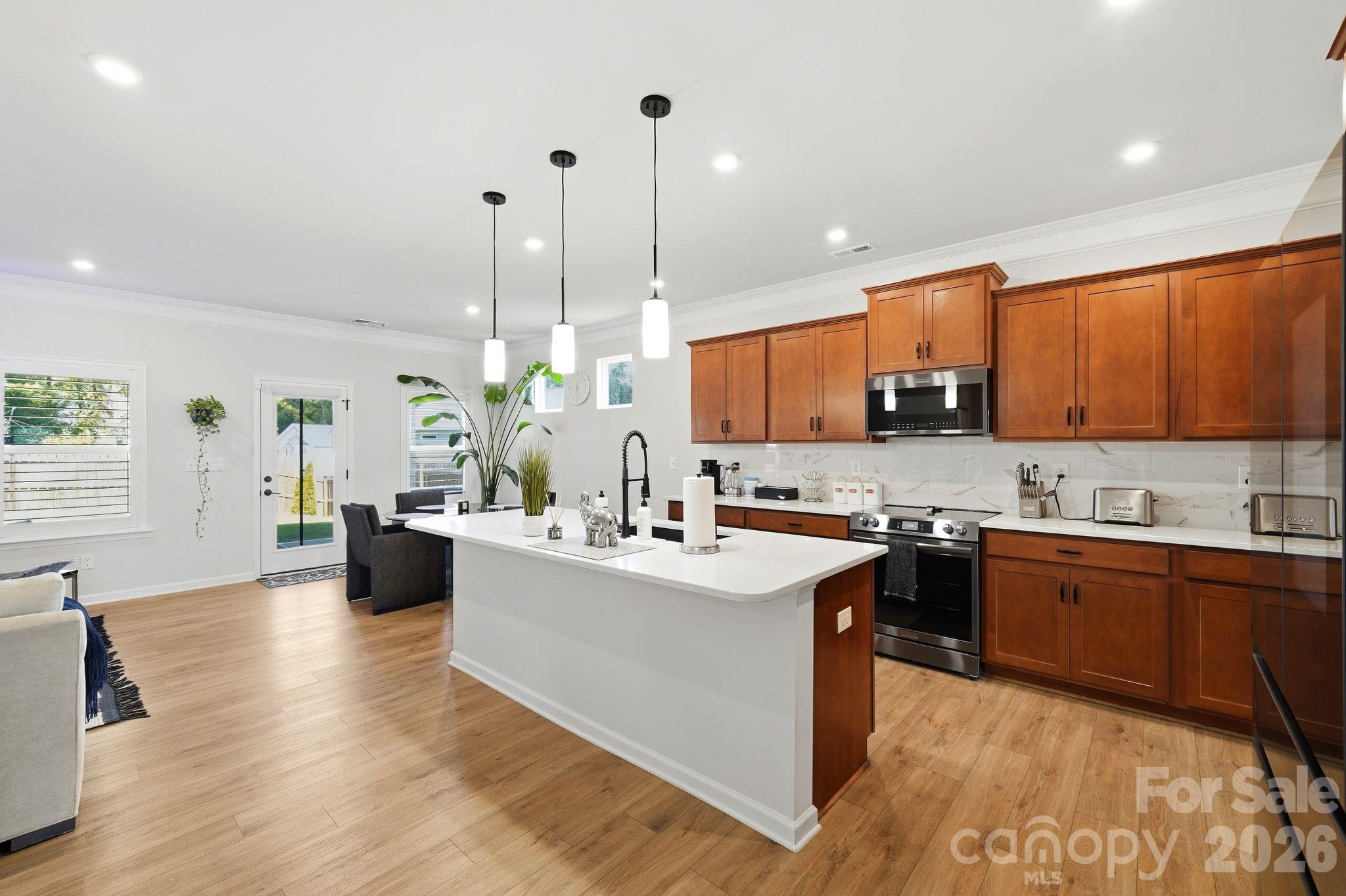 6109 Sunspear Lane