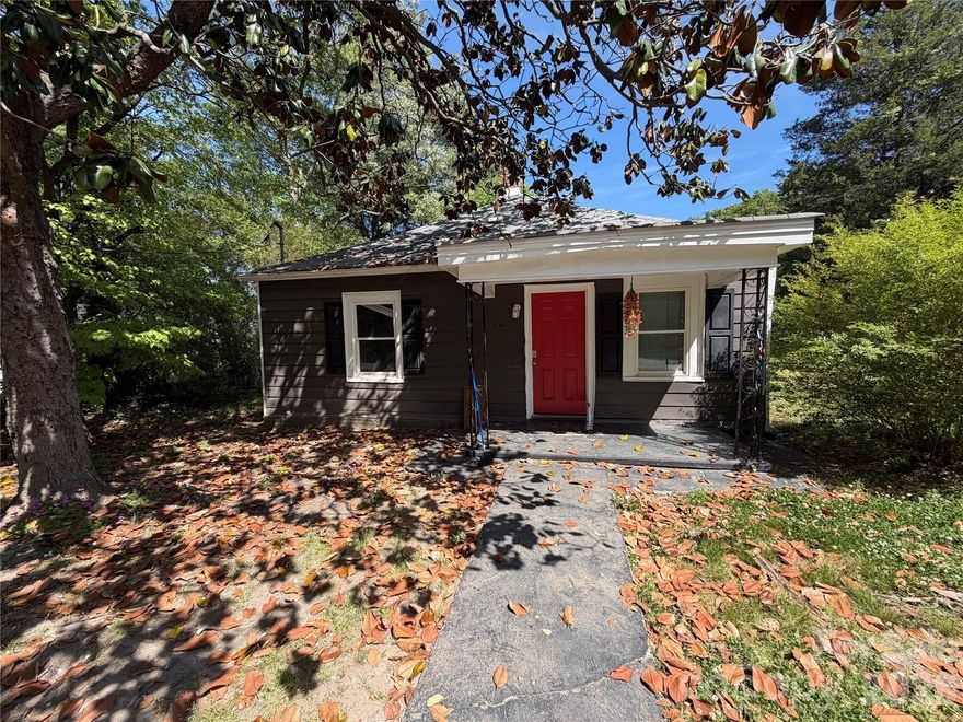 Charming & Versatile Home Near Downtown Gastonia
3 Bedrooms | 2 Bathrooms | Prime Location

Welcome to a property that offers the best of both worlds: a proven investment or a perfect place to call home. Whether you are looking to expand your rental portfolio or find a primary residence with great accessibility, this Gastonia gem is ready for its next chapter.