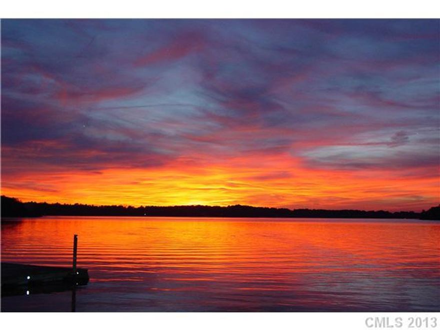 Year-round sunset views from this acre waterfront lot with private pier in Lookout Point. Featuring "to be built Southampton plan by award winning E.S. Johnson Builders.Terrific opportunity to customize this home or choose one of the many plans available.Call agent for details.