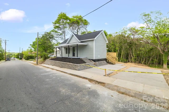 321 S Branch Street, photo 3 of 31
