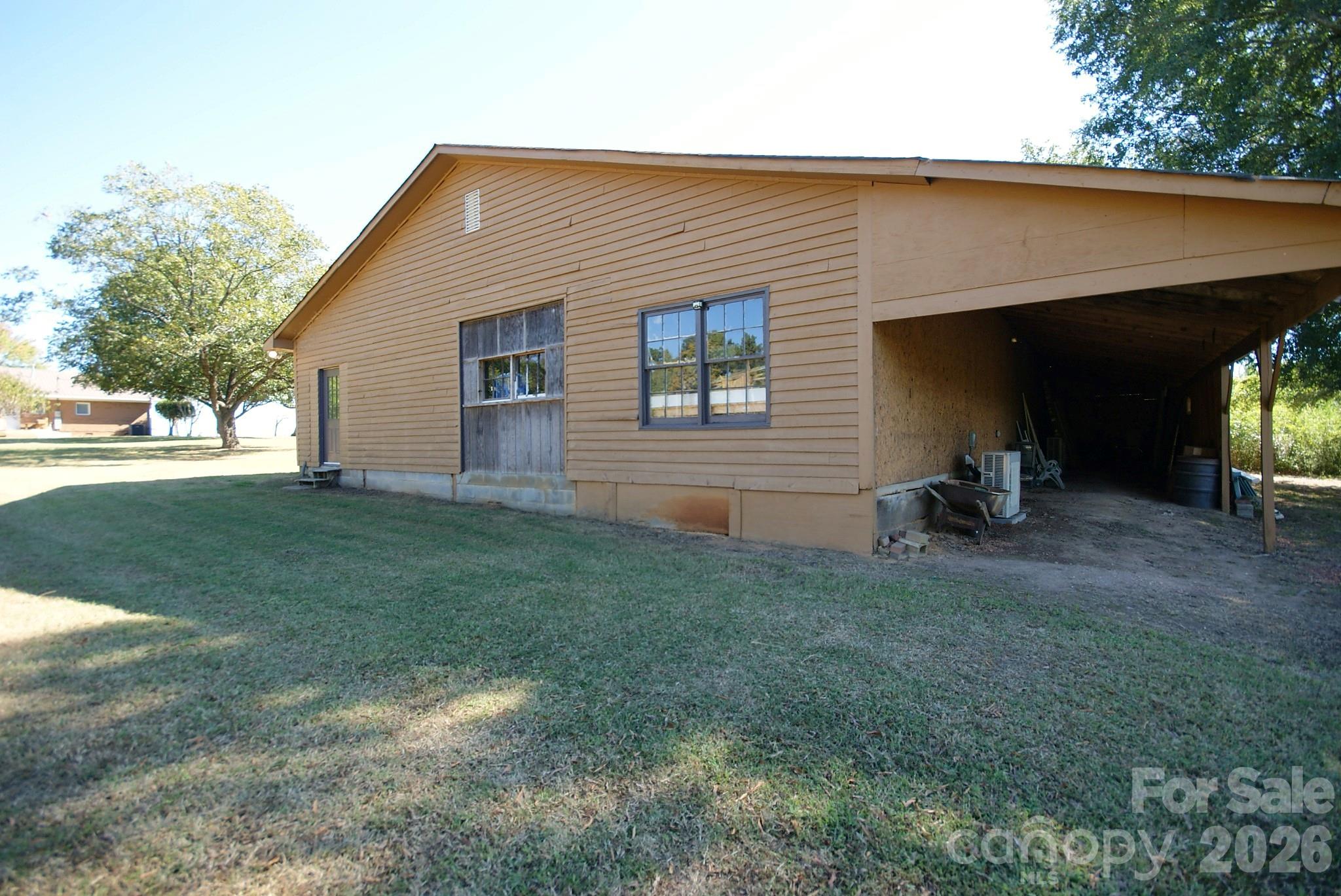 2122 Griffith Road