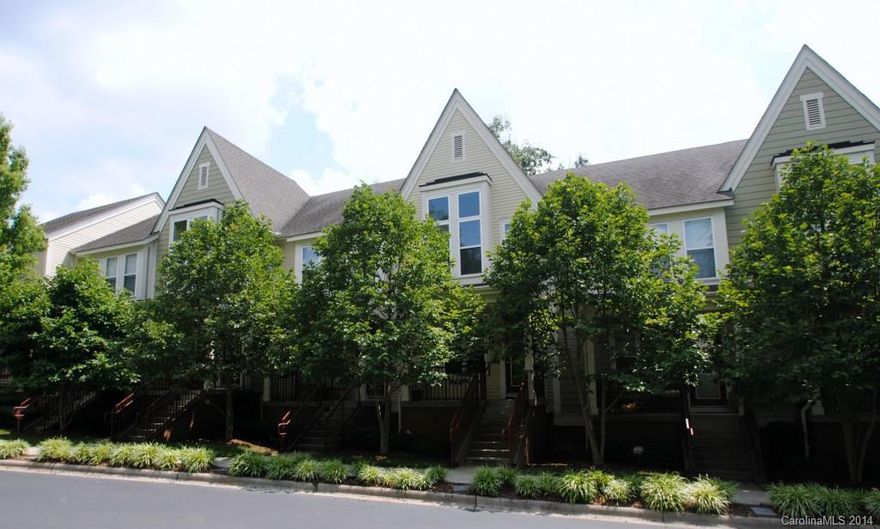 Uptown living awaits you in this move-in ready townhome. Stunning entry, open plan, gleaming hdwds, fresh paint.  Kit w/granite & breakfast bar. Upstairs, 2 masters w/private baths & walk-in closets. New carpet throughout the upstairs. Basement offers 2 car tandem garage w/plenty of room for storage. Enjoy the front porch or take a short walk to all uptown has to offer. BB&T Ballfield, BOFA Panther Stadium, Frazer Park, dog park, Johnson & Wales and countless restaurants & entertainment venues.