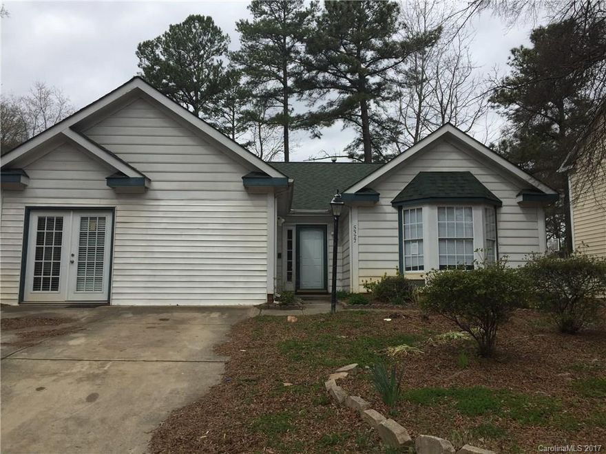 Beautiful and Spacious 4 Bedroom / 3 Bathroom Home featuring fireplace, separate dining room, large kitchen with lots of cabinets, and mother in law suite.  Master Bathroom has garden tub and separate shower.  
Mother In Law Suite has separate entrance with new cabinets and full bath.  This is a must see!