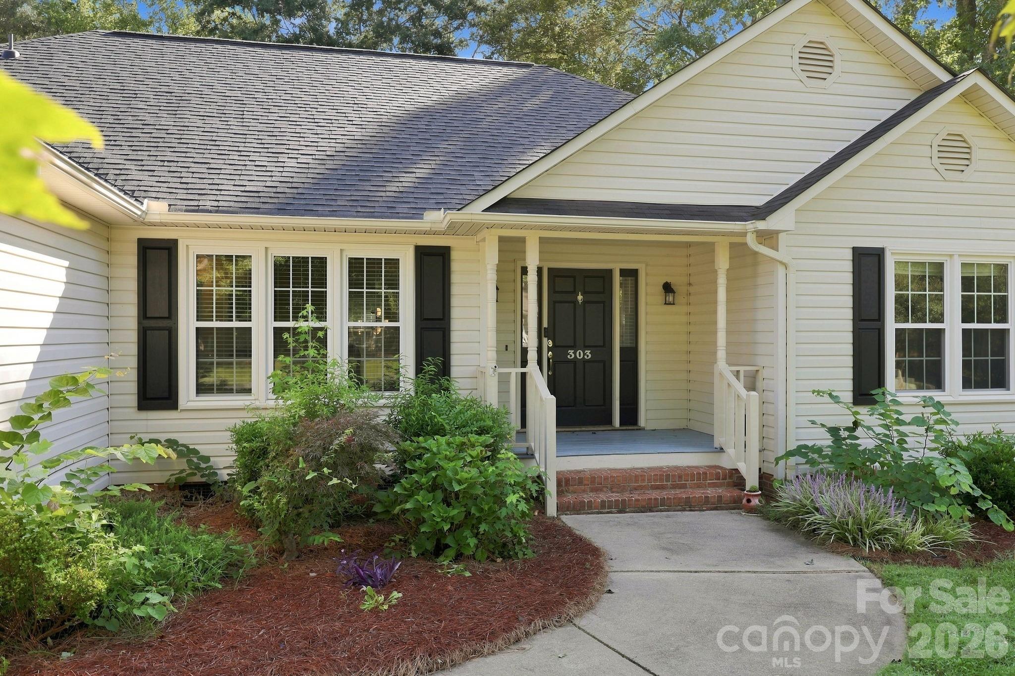 303 N Deerfield Circle