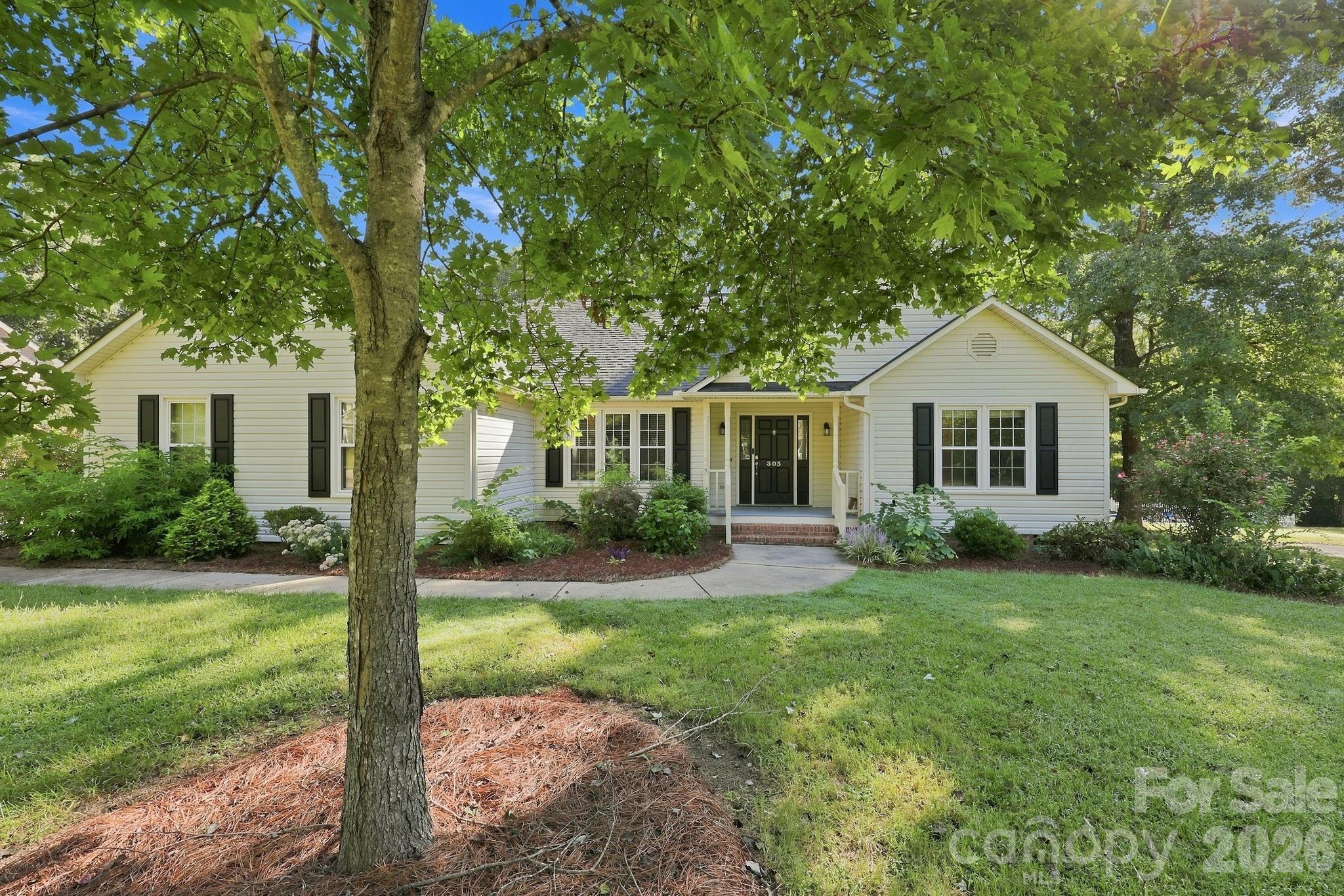 303 N Deerfield Circle