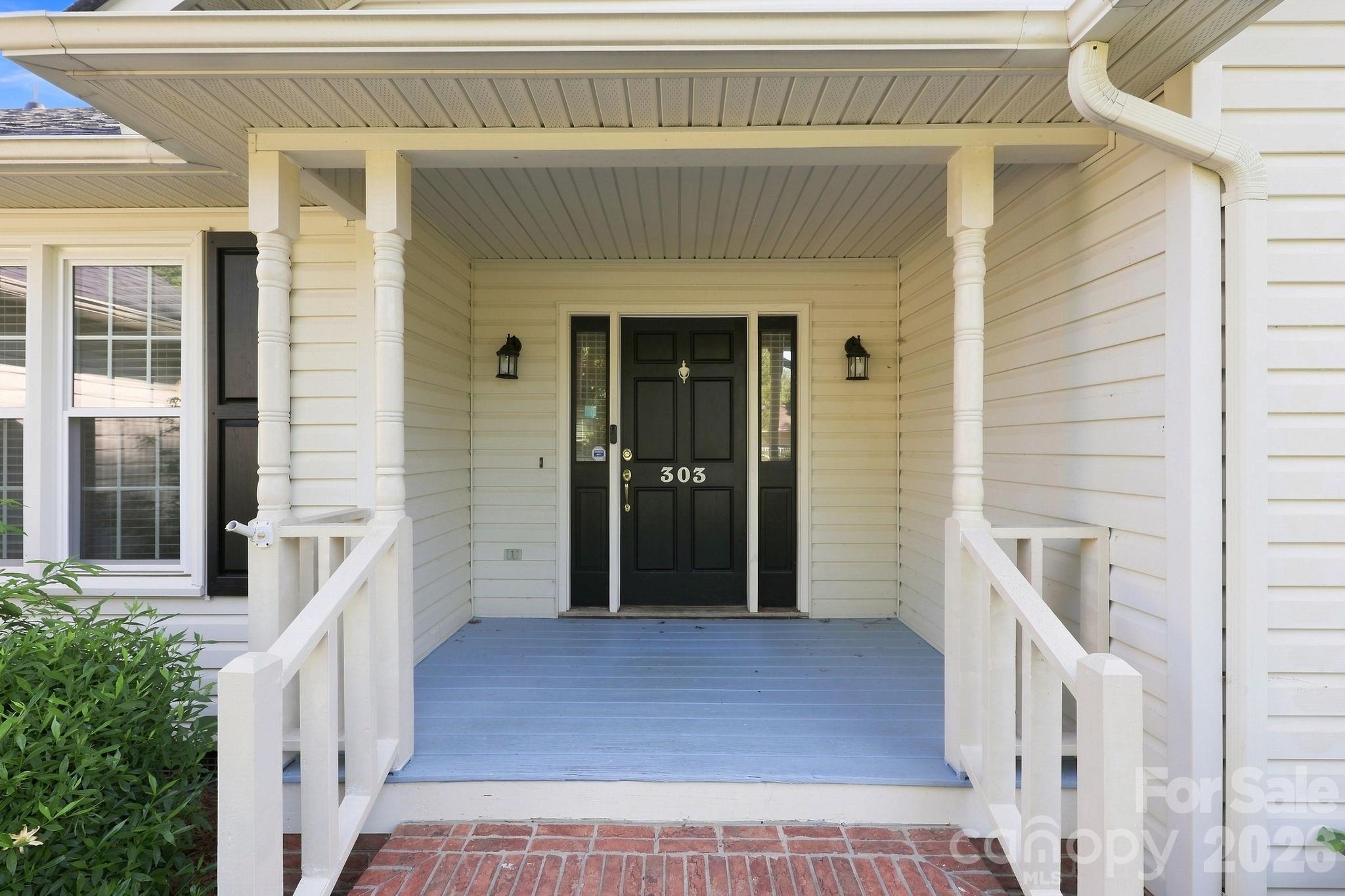 303 N Deerfield Circle
