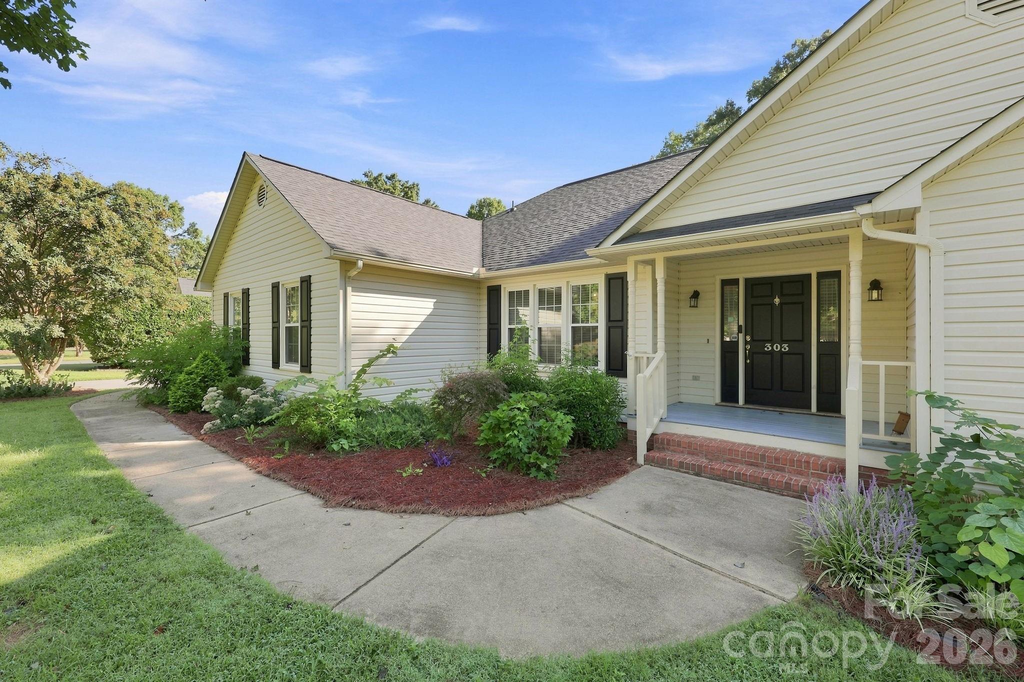 303 N Deerfield Circle