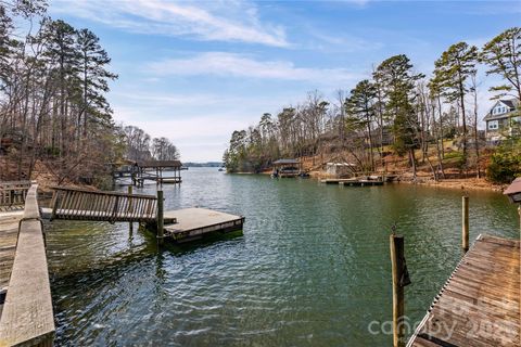 Photo of 16631 Harbor View Road, Charlotte, NC 28278 (MLS # 4345664)