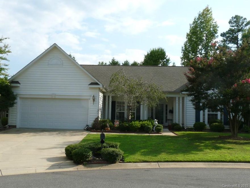 Prime Location in Fort Mill and Knightsbridge Community.  Very Open Ranch on Cul-de-sac Lot. 3 Bedroom /2 Bath Split Floorplan. Vaulted Ceiling in Family Room and office  makes this home very spacious. Nicely treed wooded lot with flat Backyard. Good Access to Shopping, Schools and I-77.