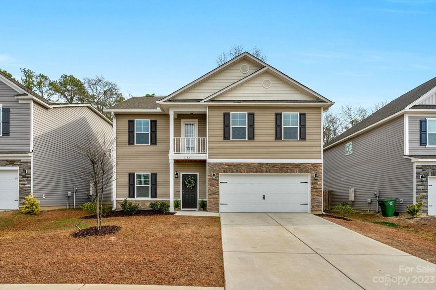 Small town living in a rural setting with equestrian ties to the USC Equestrian center, top schools and art & festivals. New in Oct 2021, 4 bedroom,2.5 bath in Blythewood Farms.Covered back porch.Backyard has wooden privacy fence.Open family room w/ceiling fan & fireplace w/gas logs; kitchen w/granite countertops, white subway tile, stainless appliances, pantry.Refrigerator purchased new in 2021 will remain w/2021 stainless refrigeraor remaining in garage.Dining room & half bath on main level.Main level has luxury plank flooring & 9 ft. ceilings.Large primary bedroom is massive in size with trey ceiling, ceiling fan & 2 walkin closets.Primary bath has garden tub, shower, water closet & dual granite top vanity. 3 other bedrooms w/full bathroom on upper level.Laundry room on upper level has a balcony w/washer & dryer remaining.Gas tankless water heater, gas range. Irrigation. Double car garage w/concrete drive.Carpet on stairs & upper level.Home interior has new paint.Smart home.