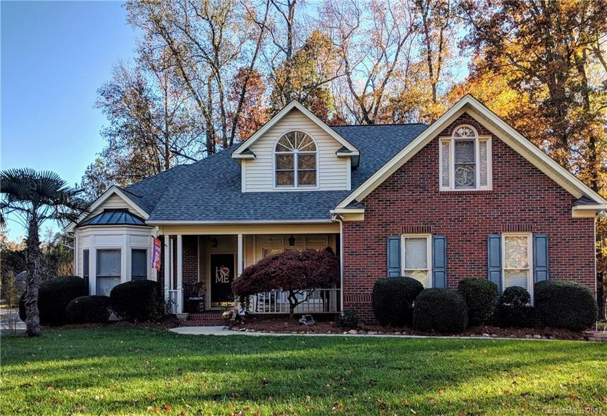 Looking for privacy?? This is the one for you! Kick back on the deck after a long day and let go from all the worries in the world in your secluded, wooded back yard! This 4BR, all brick home in desirable and established Rawlinson Acres II is just what you've been waiting for. Master on main, spacious family room with gas fireplace, bright kitchen, formal dining, bonus room, fenced back yard and more.