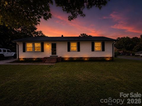 Photo of 617 Oakwood Lane, Gastonia, NC 28056 (MLS # 4385772)