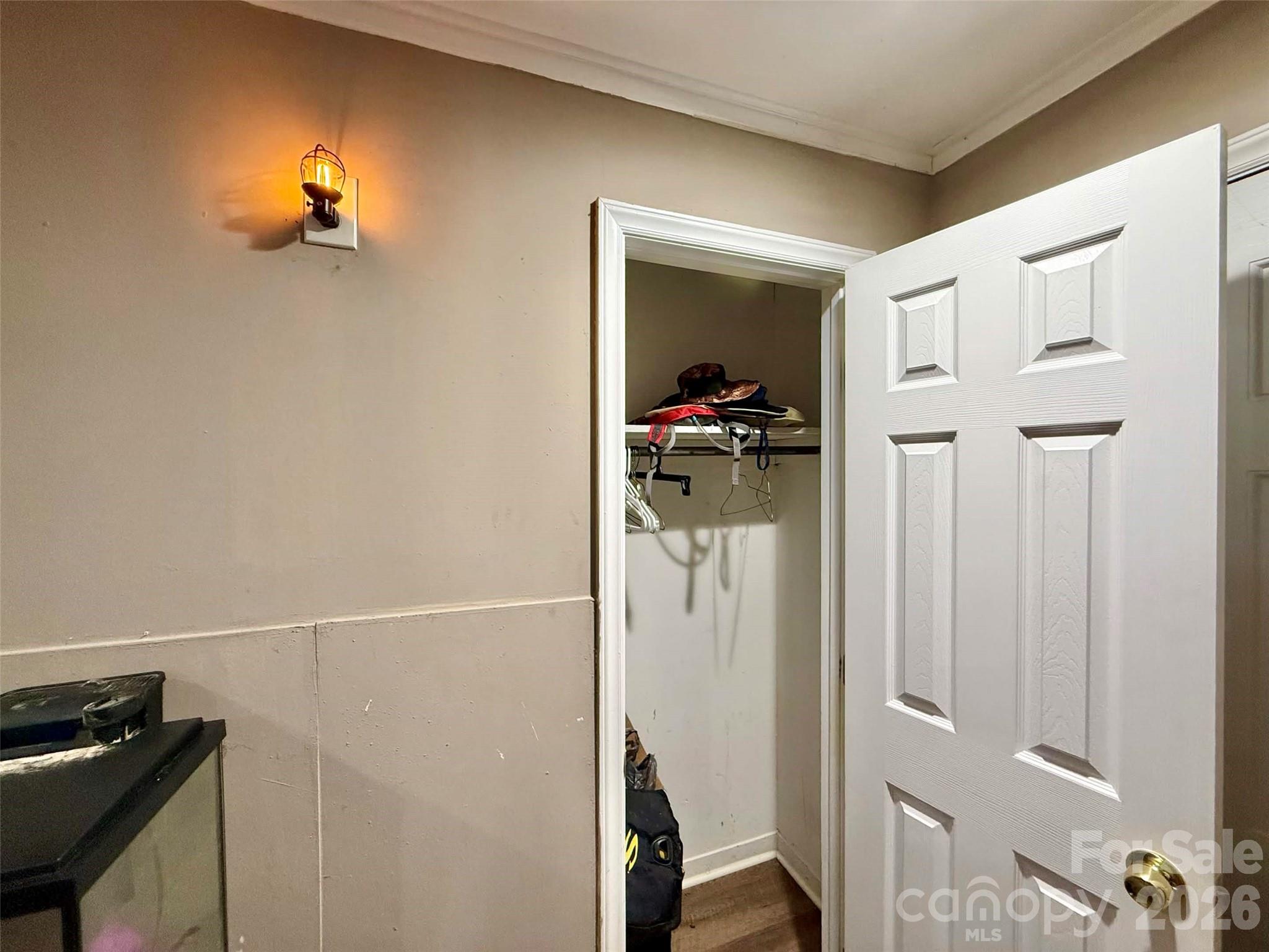 2607 Crescent Lane