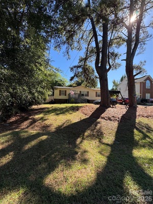 701 FRIENDSHIP DR, MATTHEWS, NC 28105 - Image 95be2aac4e5bf408a7c619d89fec3efc/3375707790