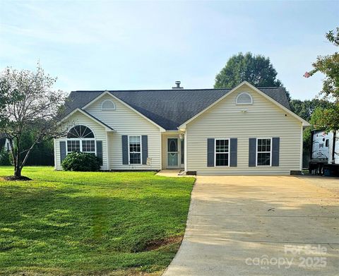 Photo of 7883 Stillwater Drive, Sherrills Ford, NC 28673 (MLS # 4302101)