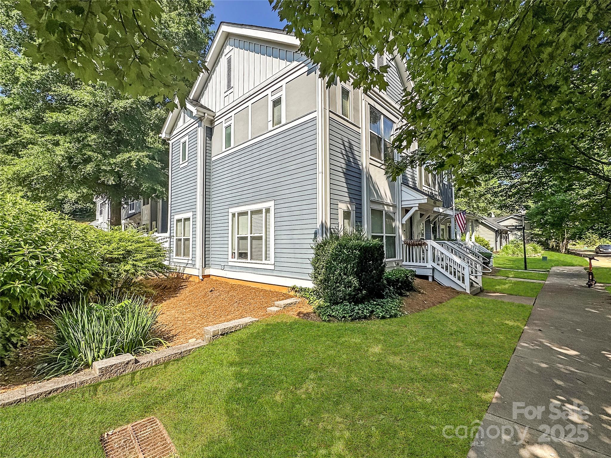 451 W Worthington Avenue