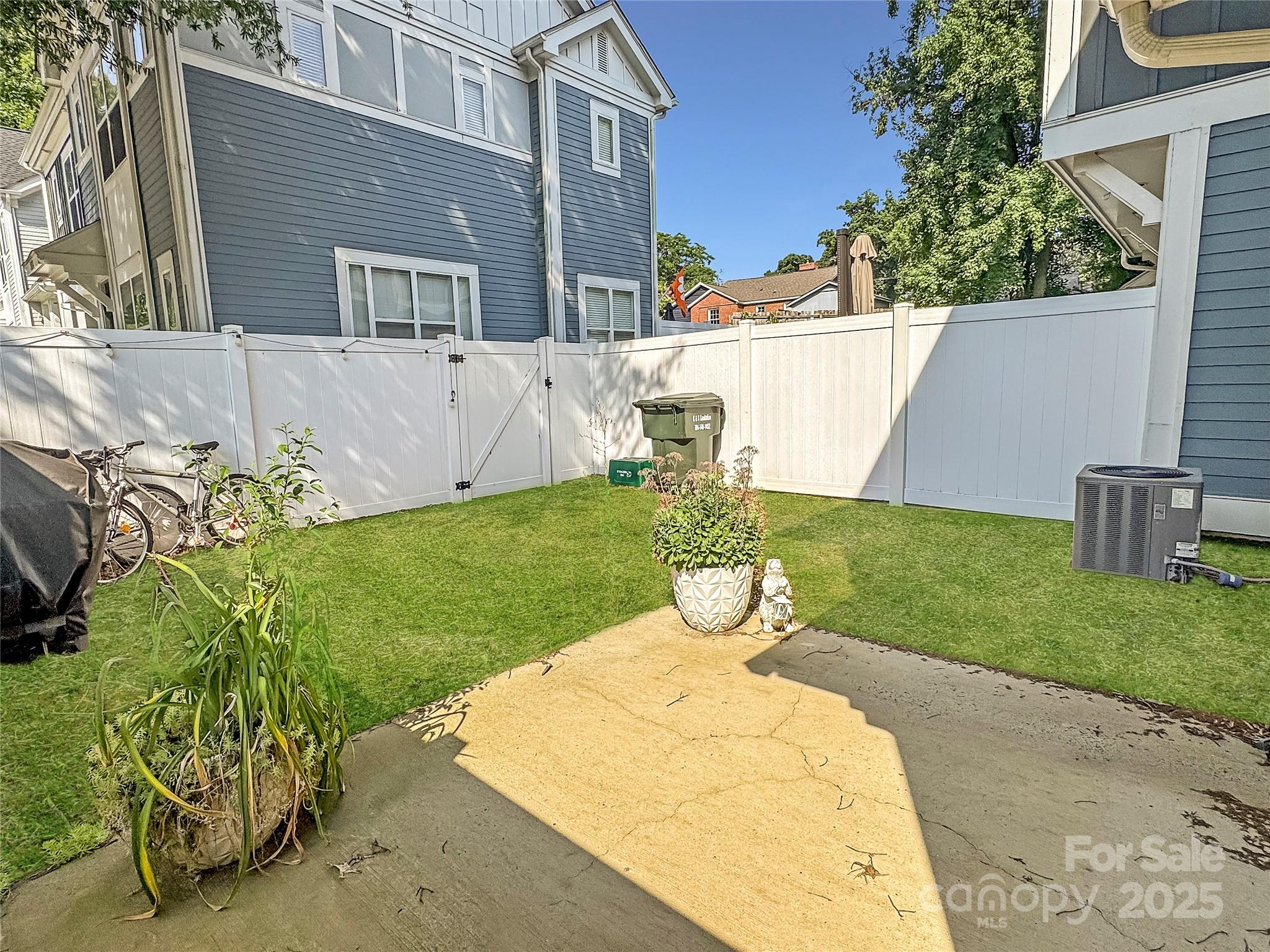 451 W Worthington Avenue