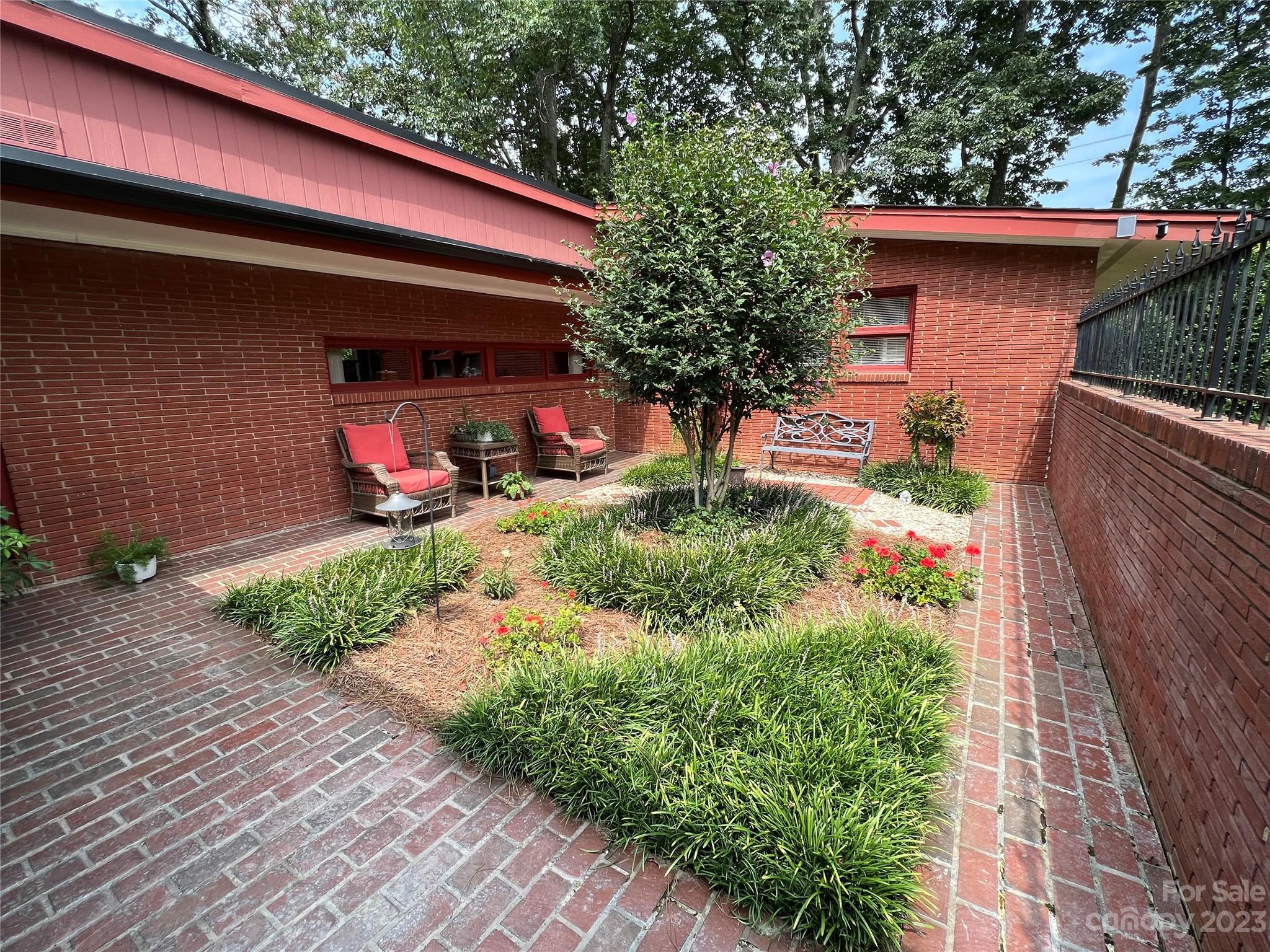 Stonewall Jackson Park - Residential