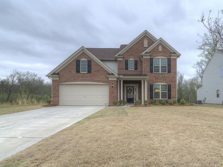 Beautiful Home, Like New on Premium Wooded Lot!  Bright, Open Floorplan w/Soaring 2 Story Foyer & Hardwoods on Main. Full Gourmet Kitchen w/ Granite, SS App, 42" Cabinets & Large Walkin Pantry. Formal DR, Office & Extended GR w/ Lots of Natural Light. Master Suite Features Tray Ceiling, Spa Like Bath and Huge Walkin Closet.  Spacious Secondary BRs and Wonderful Sunny Loft. Fenced Backyard w/ Covered Patio Perfect for Entertaining, Backs up to Beautiful Wooded Natural Area!!