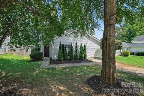 Photo of 11207 Gold Pan Road, Charlotte, NC 28215 (MLS # 4422305)