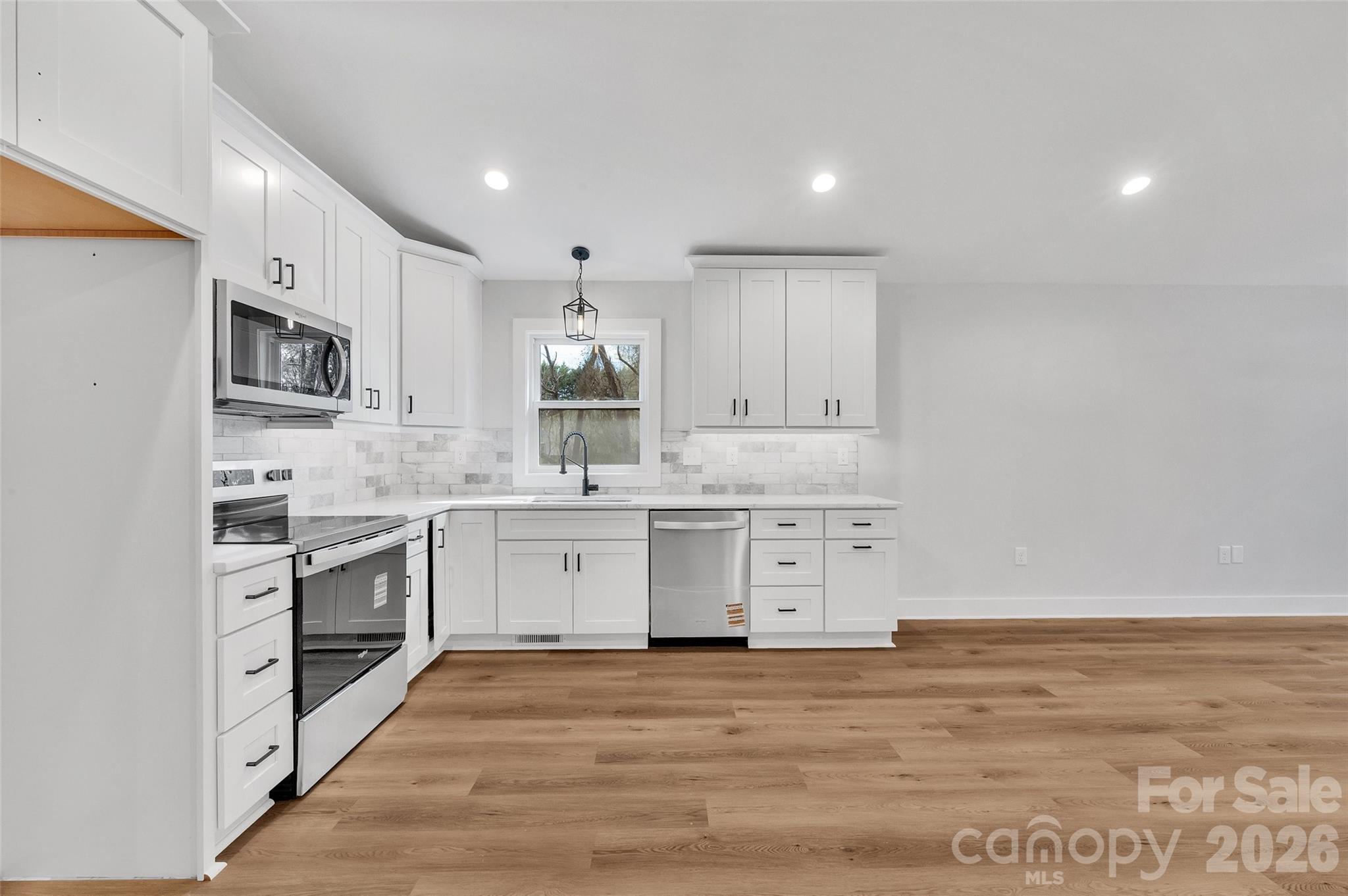 2572 Teague Street 28