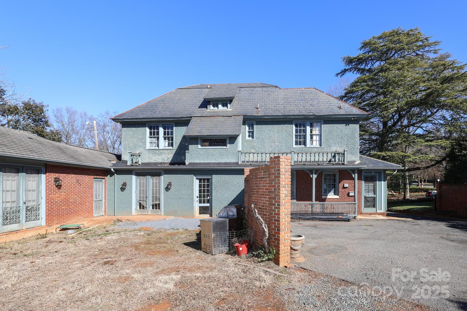 1024 Queens Road