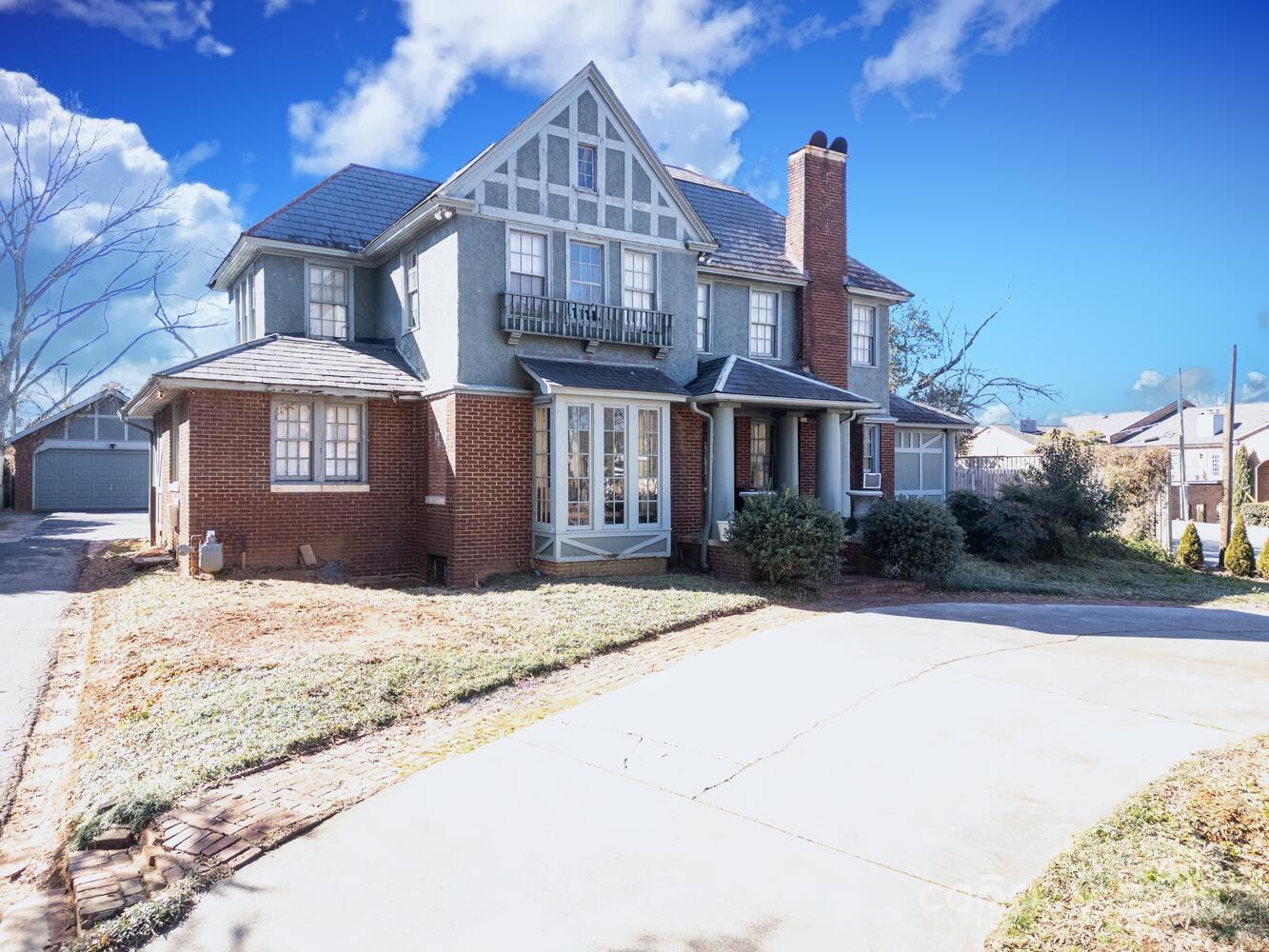 1024 Queens Road