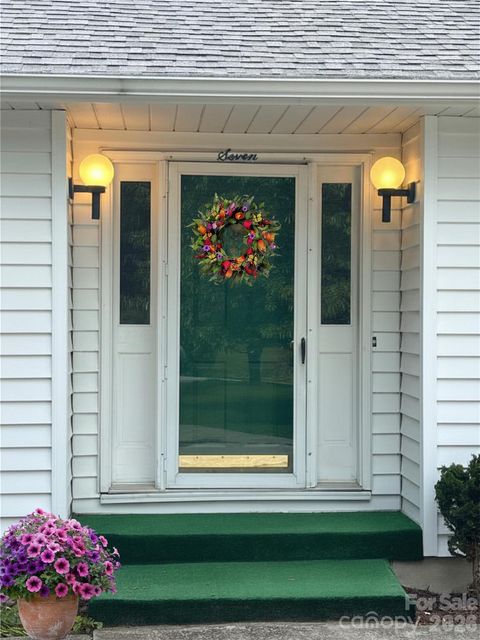 Photo of 7 Teaneck Circle, Hendersonville, NC 28791 (MLS # 4369967)