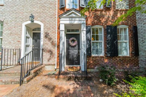 Photo of 13107 Arbor Day Court, Charlotte, NC 28269 (MLS # 4311593)