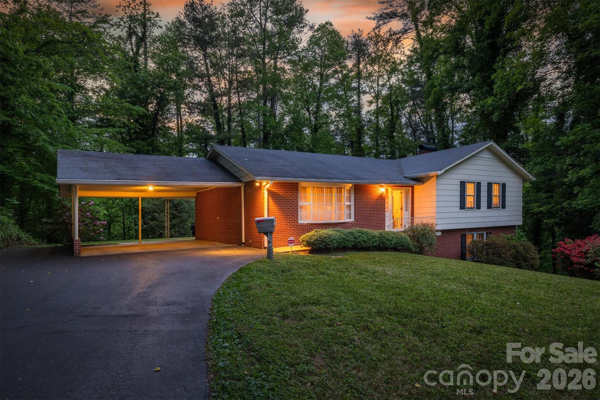 118 Maehill Place SW