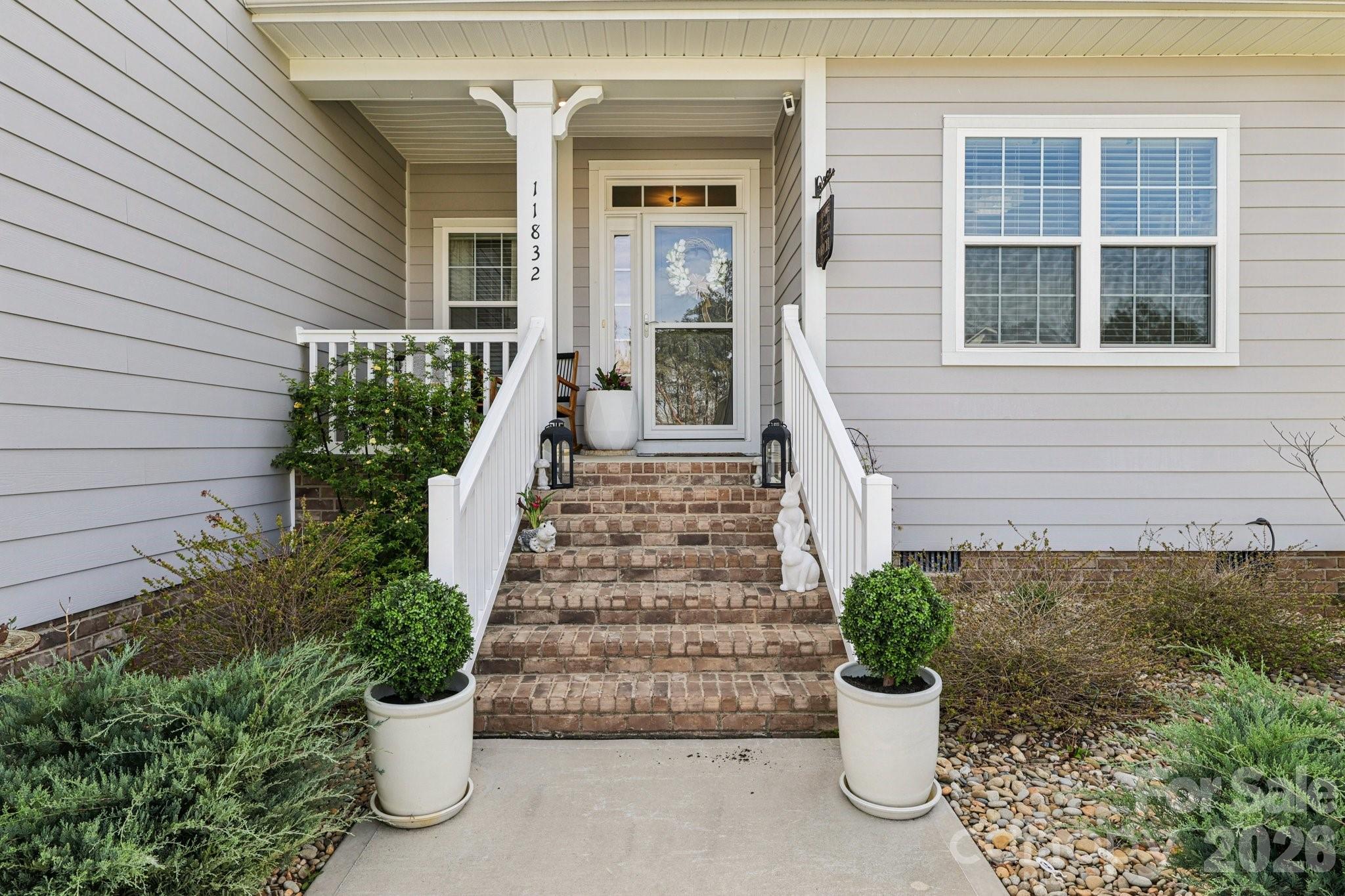 11832 Glenwood Drive