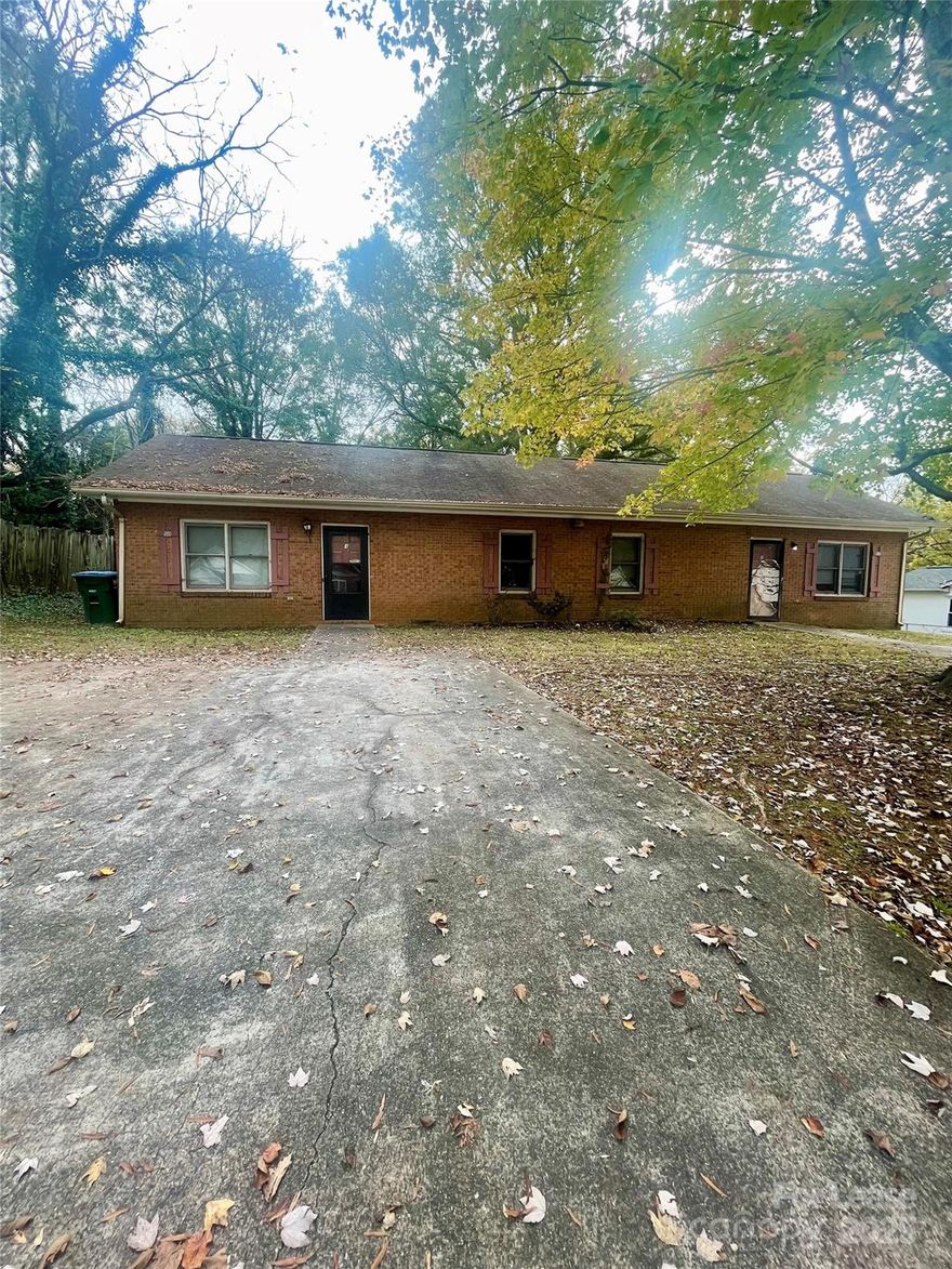 2-bedroom, 1-bathroom duplex located in Bessemer City, NC. 
Bright living area, a functional kitchen, and two cozy bedrooms
Commuters will love the location—just a 10-minute drive to Dallas, NC, and close to major highways.