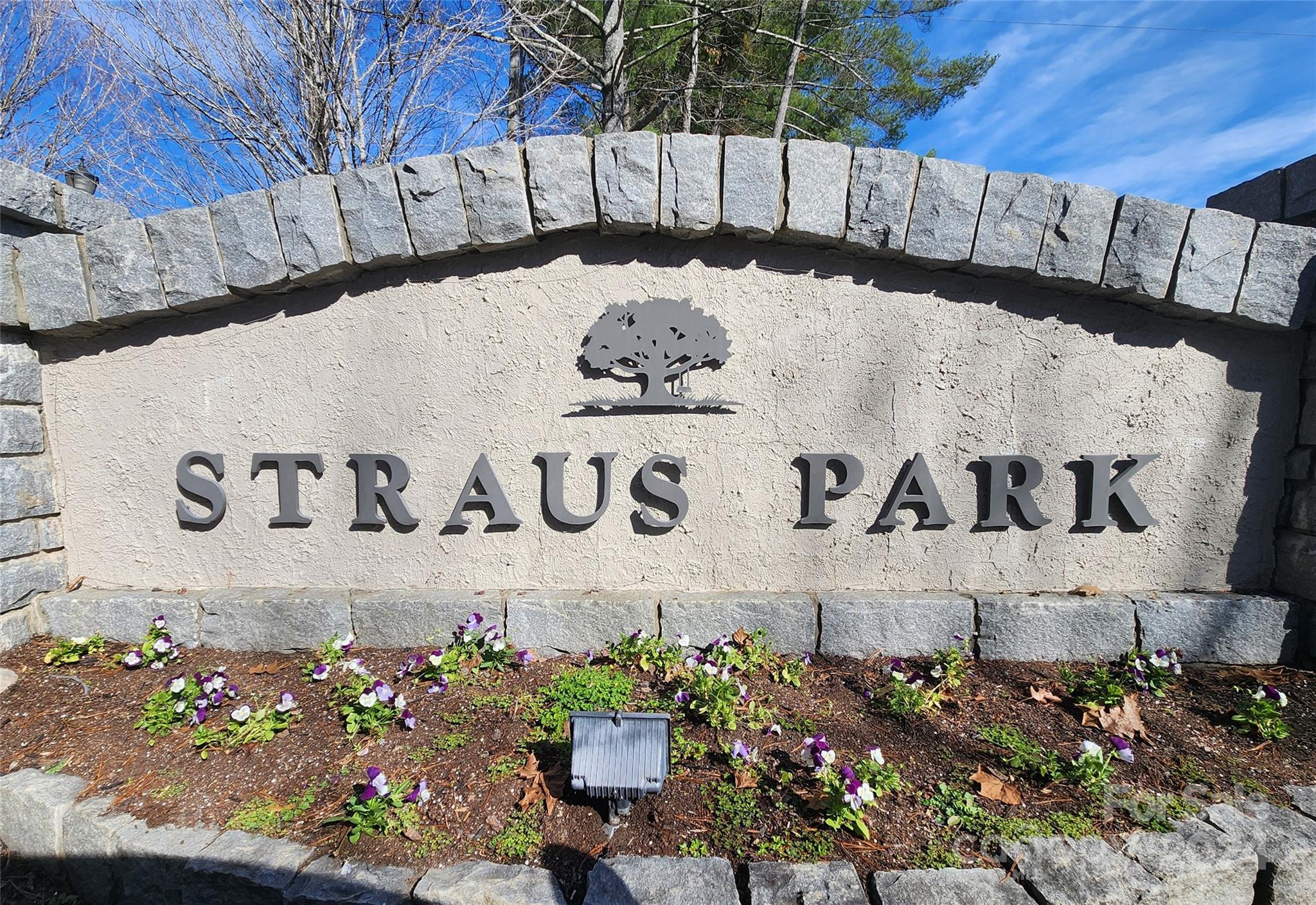 Straus Park - Land