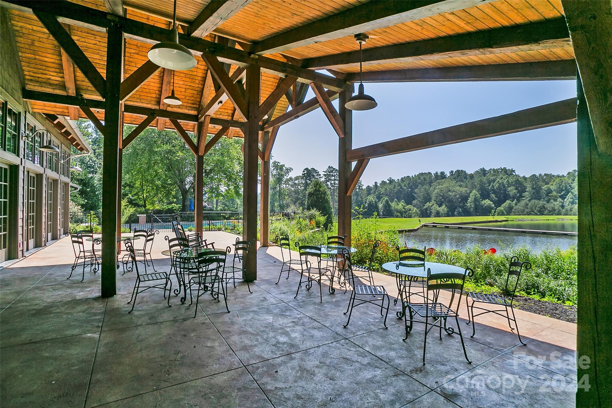 Straus Park - Land