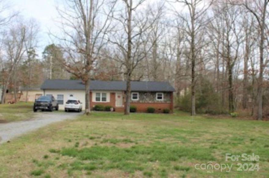 New Listing in the highly desired Richfield of North Stanly area.  Great area with great school district for your kids to grow up in.  Don't let this one slip away newer heat & air and roof, newer floors there has been grannite counter tops installed new vanities in baths, vapor barrier done last year under home.  This house has a large bonus room would be ideal for some who needs a seperate area to work from home or home day care with seperate entrance.  Buyers credit being offered with accepted offer $2000 to buyers.