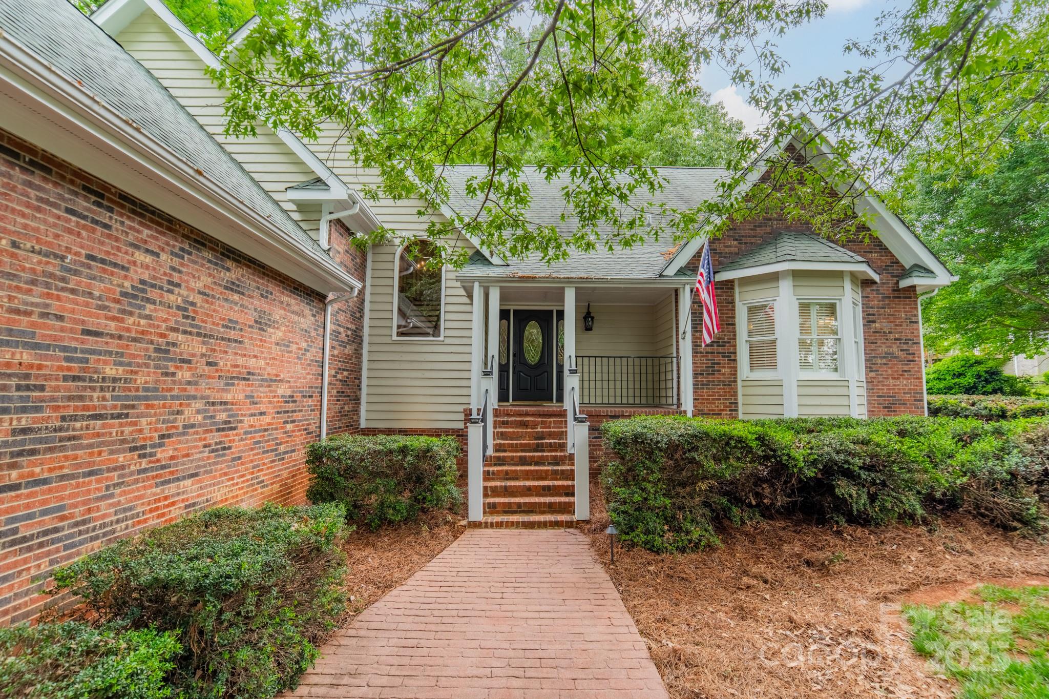 134 Lawrence Tee Lane