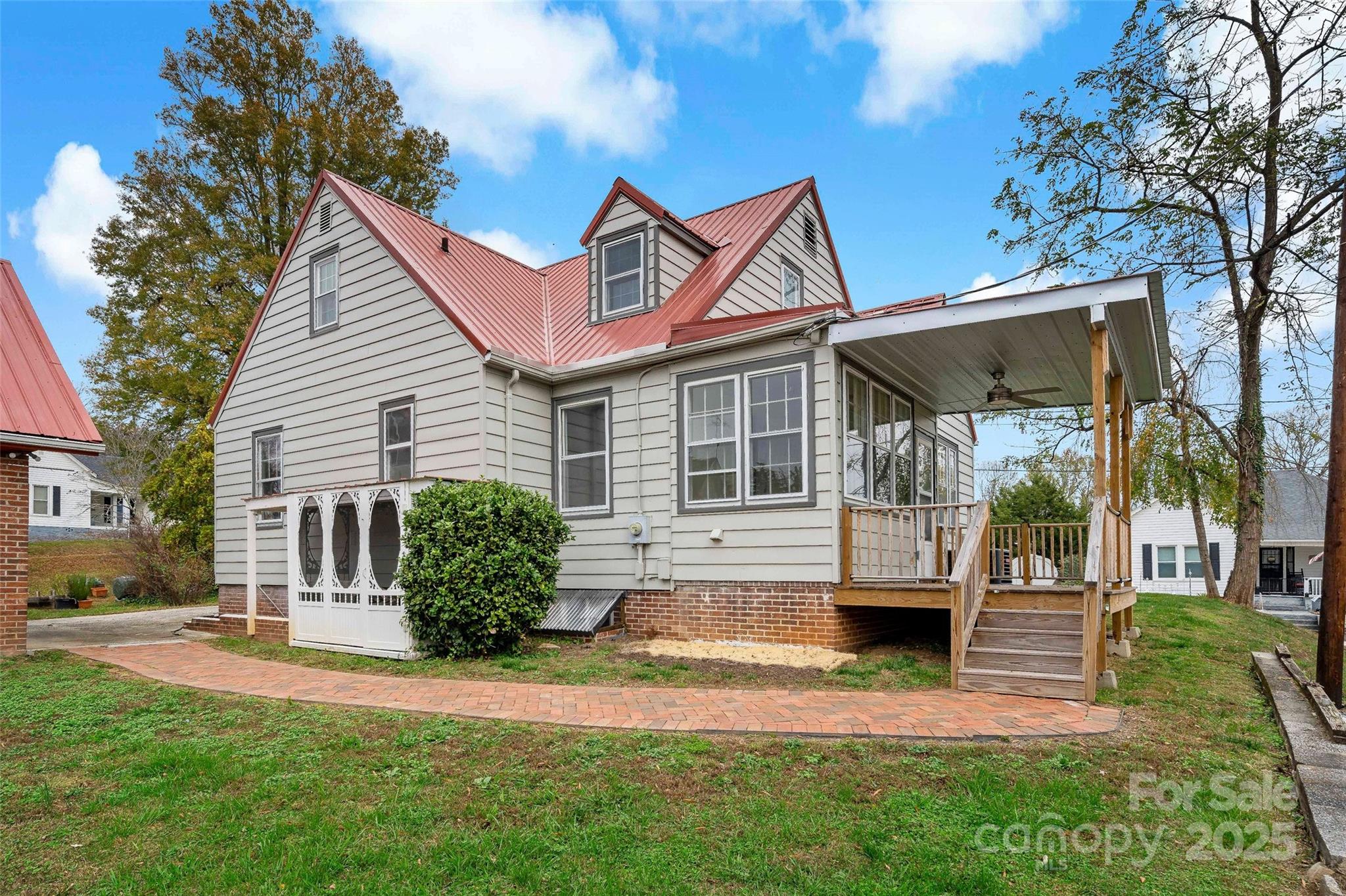 141 N Madison Street