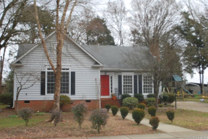 Adorable 3BR/2BA Ranch. Open Floor Plan. Large Great Room w/Plenty of Natural Lighting & Wood Burning Fireplace.  French Doors to Dining Area & Kitchen. Kitchen has Breakfast Bar & Ceramic Backsplash.  Great Size Master w/Private Master Bath & Walk In Closet. Beautiful Hardwoods in Dining & Kitchen. Trey Ceiling & Moldings in Dining. The Fenced Back Yard makes this Home w/the Patio Area for Entertaining, Wooden Play Set & Detached Storage Shed. Only Minutes from I-77, Shopping & Dining.