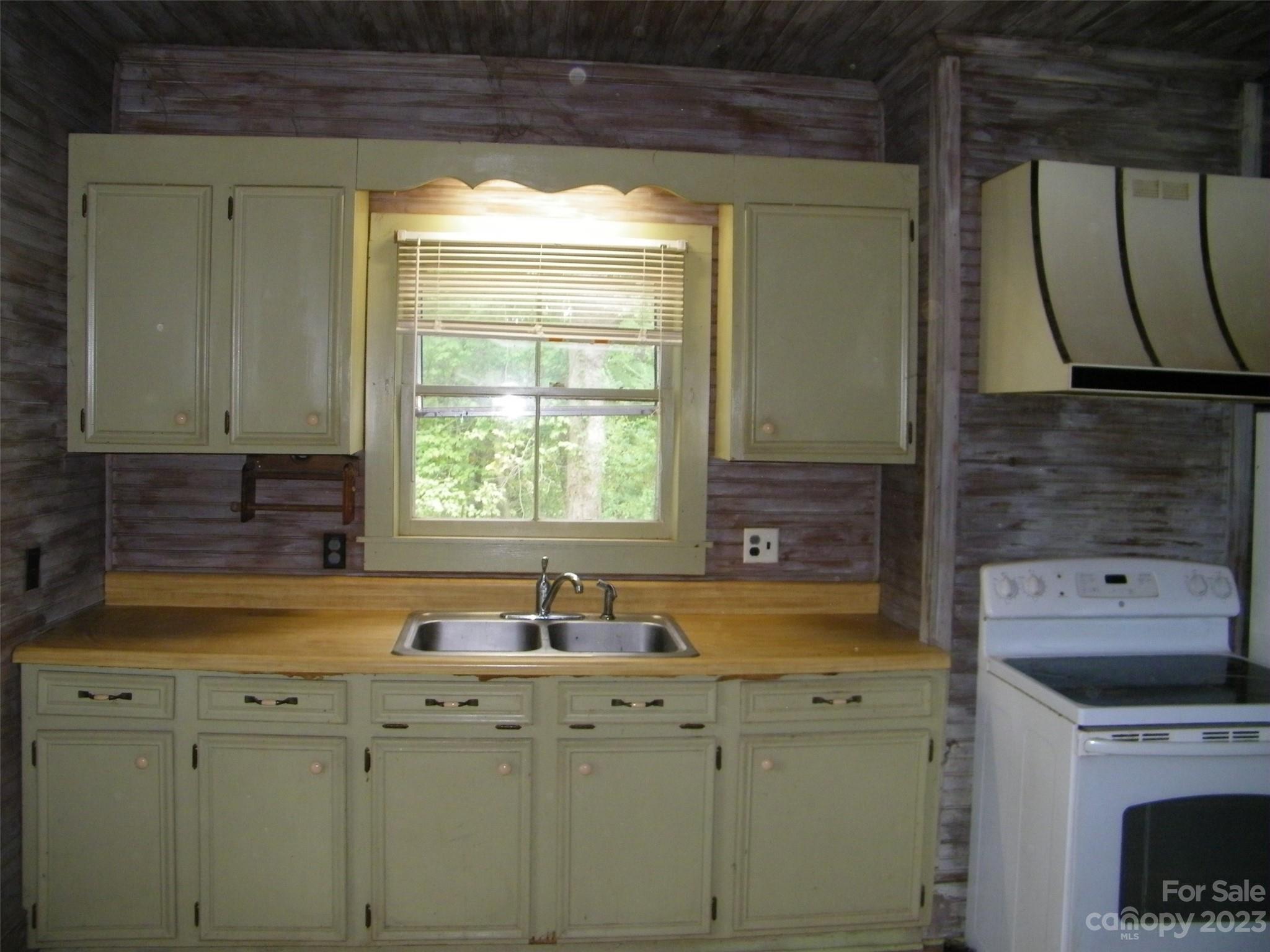 Twelve Oaks - Residential