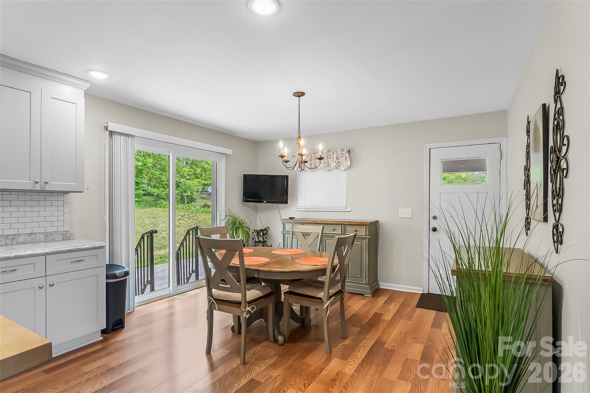 1573 11th Street NW