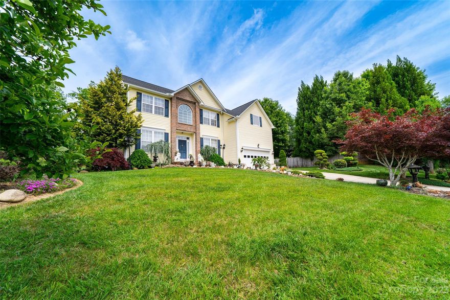 WELCOME TO 67 WALNUT CREST ROAD in the Reserve at Livingston Farms. This home has been meticulously maintained by the original owner and the pride of ownership shows in details throughout the house and yard. Ornamental plants create a beautiful landscape. A large, covered deck overlooks the private fenced back yard.
Four bedrooms and 2 1/2 baths offer plenty of room for a family. 
This home is located in a highly sought after area between Hendersonville and Asheville. Three piece Crown moldings, two story foyer, fresh paint, new HVAC in 2019, new roof in 2020, granite counter tops, large soaker tub in the master bath, and much more.