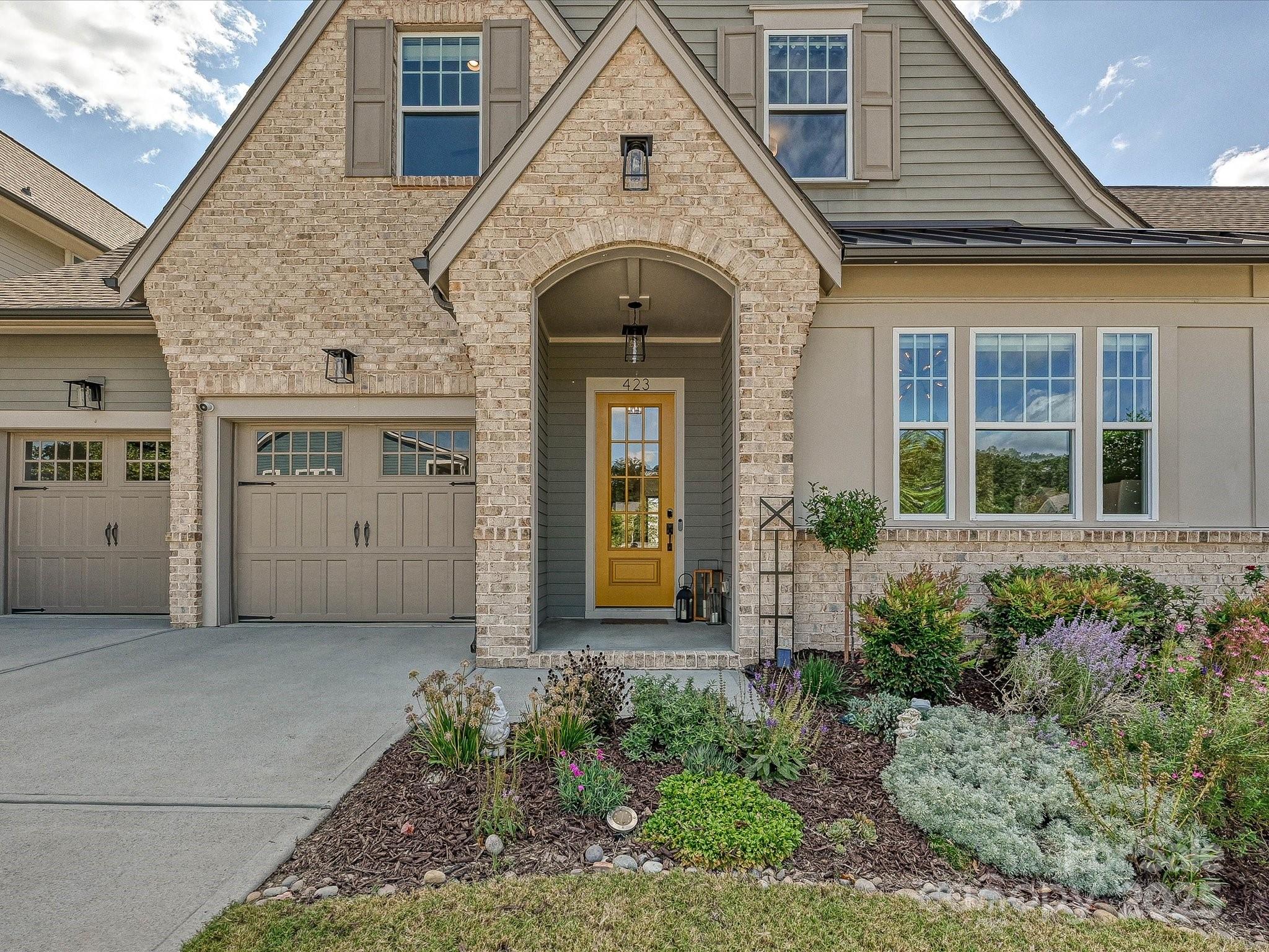 423 Rocking Chair Lane