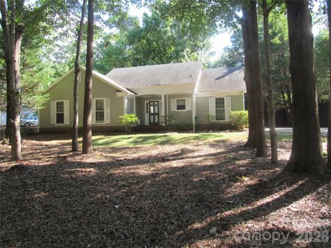 Photo of 9024 Gamesford Drive, Charlotte, NC 28277 (MLS # 4365425)