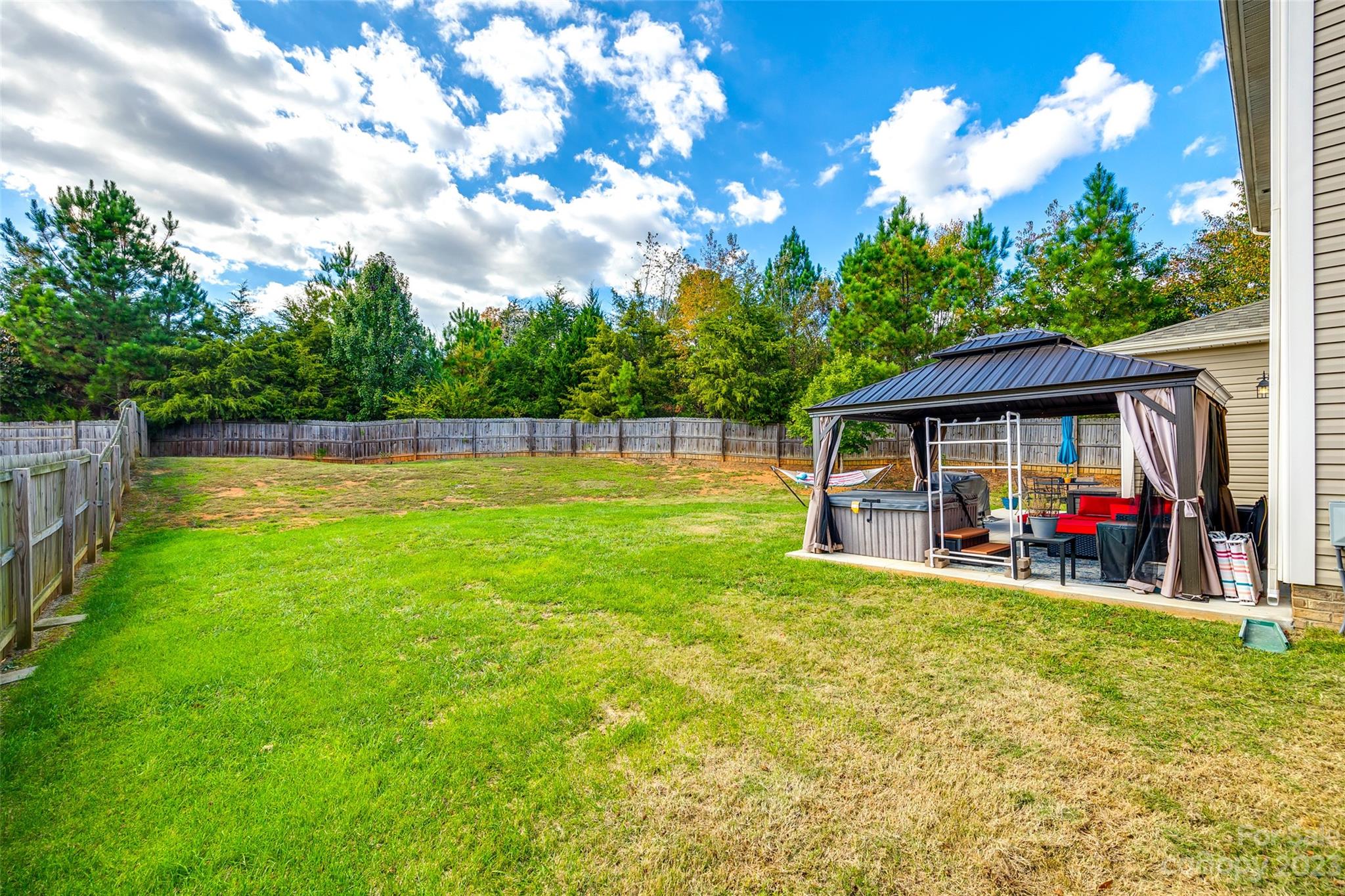 Ellis Pond - Residential